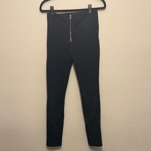 Freddy Black Zippered Butt Enhancing Leggings